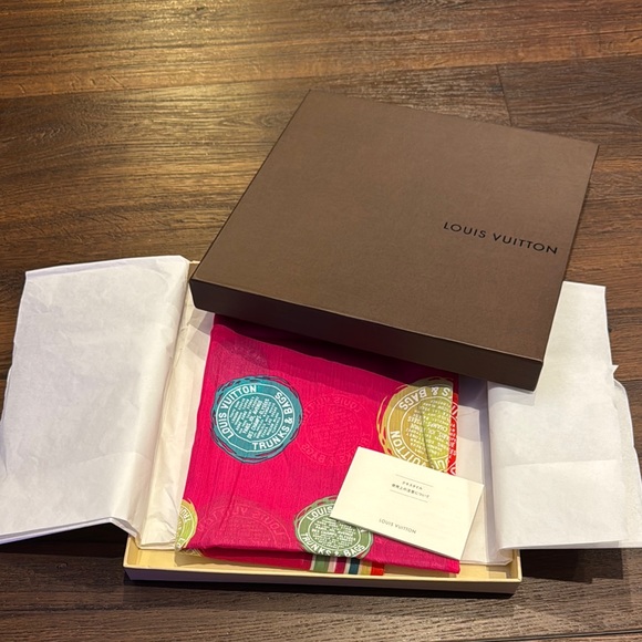 Louis Vuitton Cotton & Silk Trunks & Bags Multicolor Square Scarf with Box. - Picture 9 of 12
